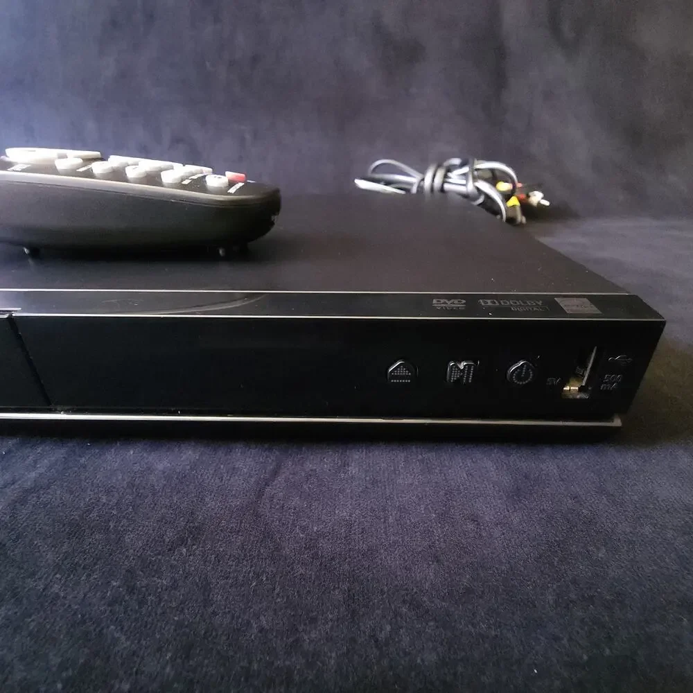 Samsung DVD-E360 Digital Video Disc DVD Player w/ Remote Control & RCA Cables